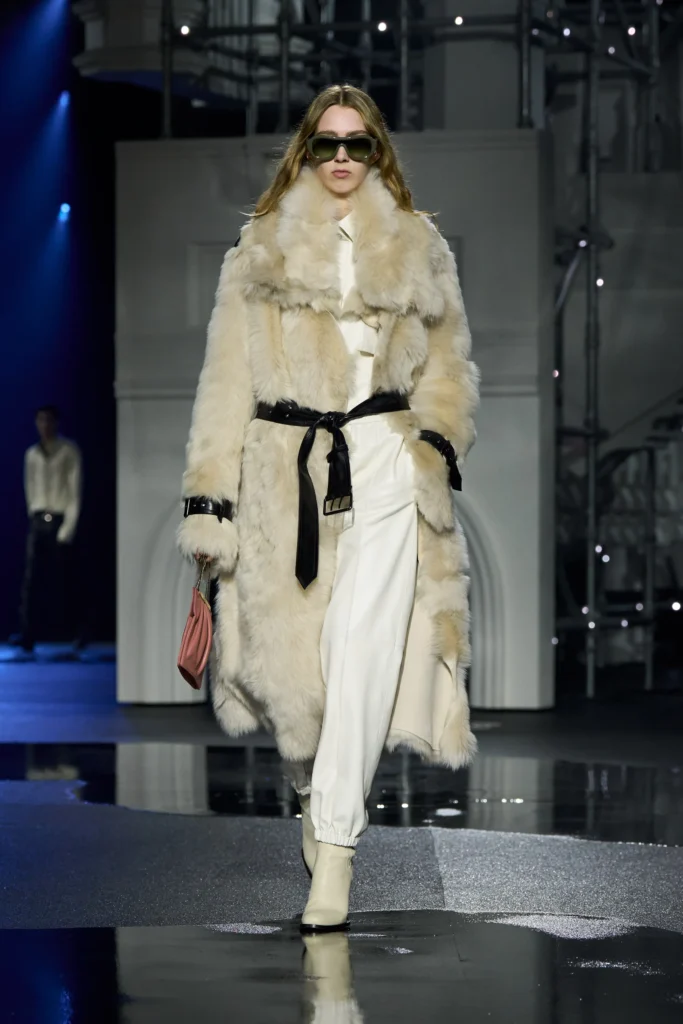 バーバリー(Burberry)、ダニエル・リーが描く“外へ出るための”2026年秋冬 22 00032 burberry fall 2026 ready to wear