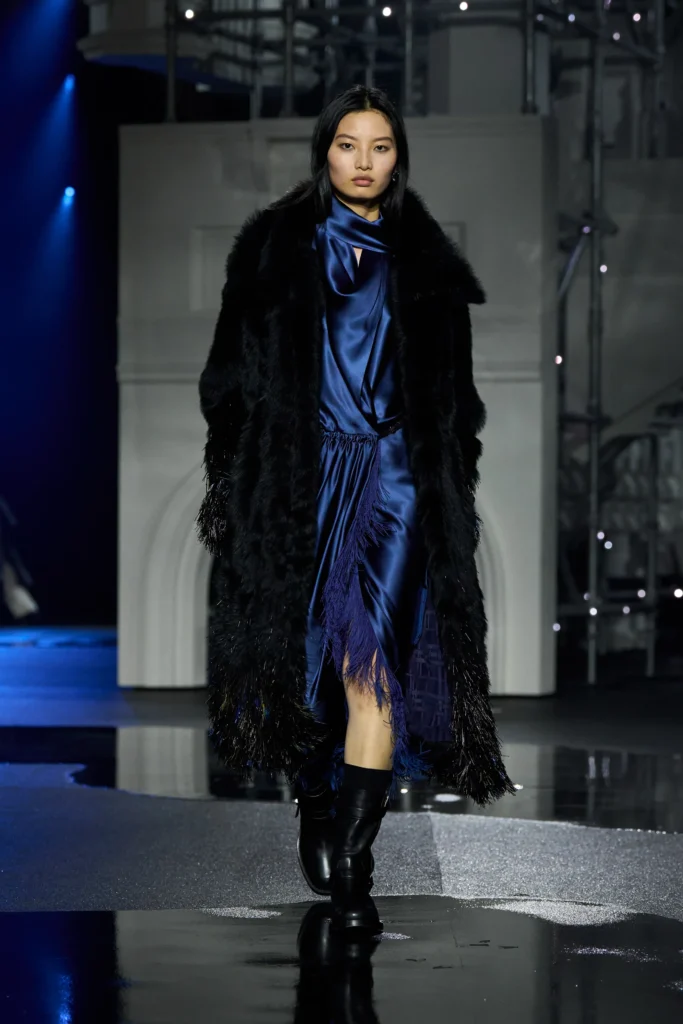 バーバリー(Burberry)、ダニエル・リーが描く“外へ出るための”2026年秋冬 18 00037 burberry fall 2026 ready to wear