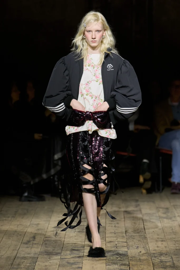 シモーネ ロシャ(Simone Rocha) 2026年秋冬:神話と現実を縫い合わせた、アディダスとの新章 28 00050 simone rocha fall 2026 ready to wear