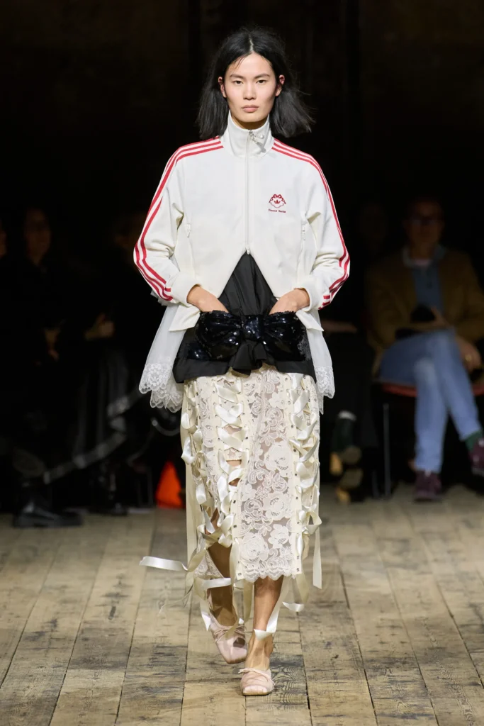 シモーネ ロシャ(Simone Rocha) 2026年秋冬:神話と現実を縫い合わせた、アディダスとの新章 27 00058 simone rocha fall 2026 ready to wear