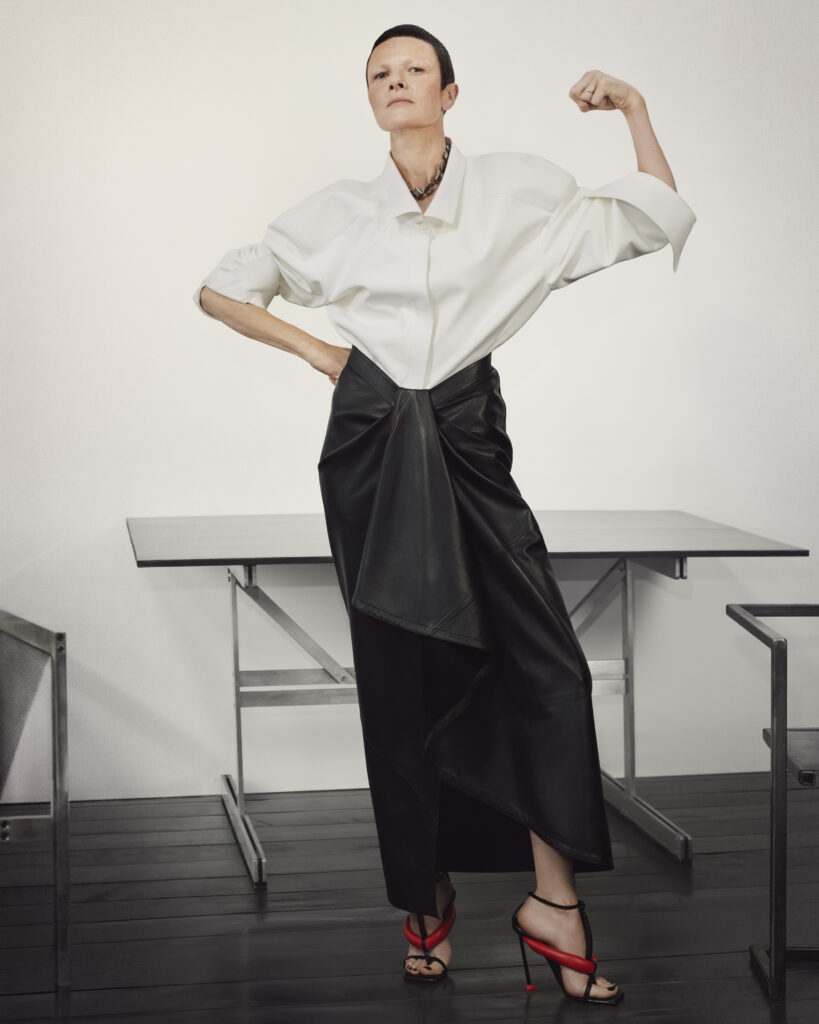 ジバンシィ(Givenchy)、サラ・バートンによる2026年サマーキャンペーン「The Portrait Series III」を発表 17 GIVENCHY SS26 CAMPAIGN 4x5 15