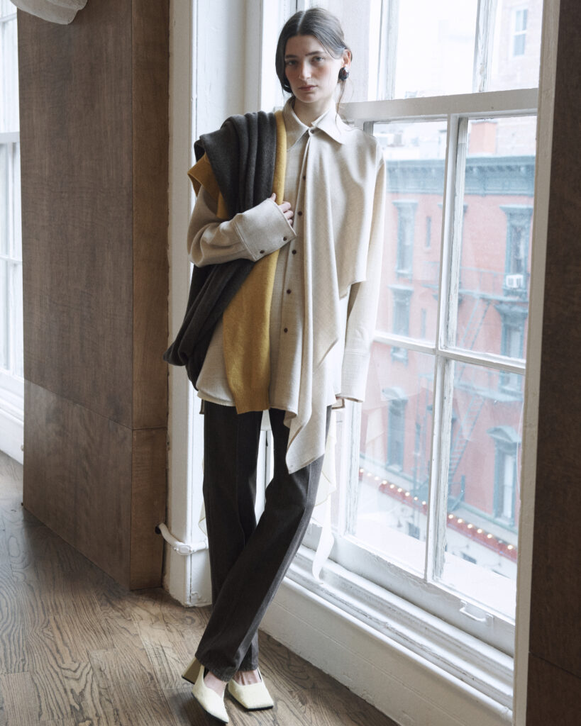 オソウ(OSSOU)2026年秋冬コレクション:冬に寄り添う「Winterized Utility」 9 LOOK 2 OSSOU FW26 JON ERVIN