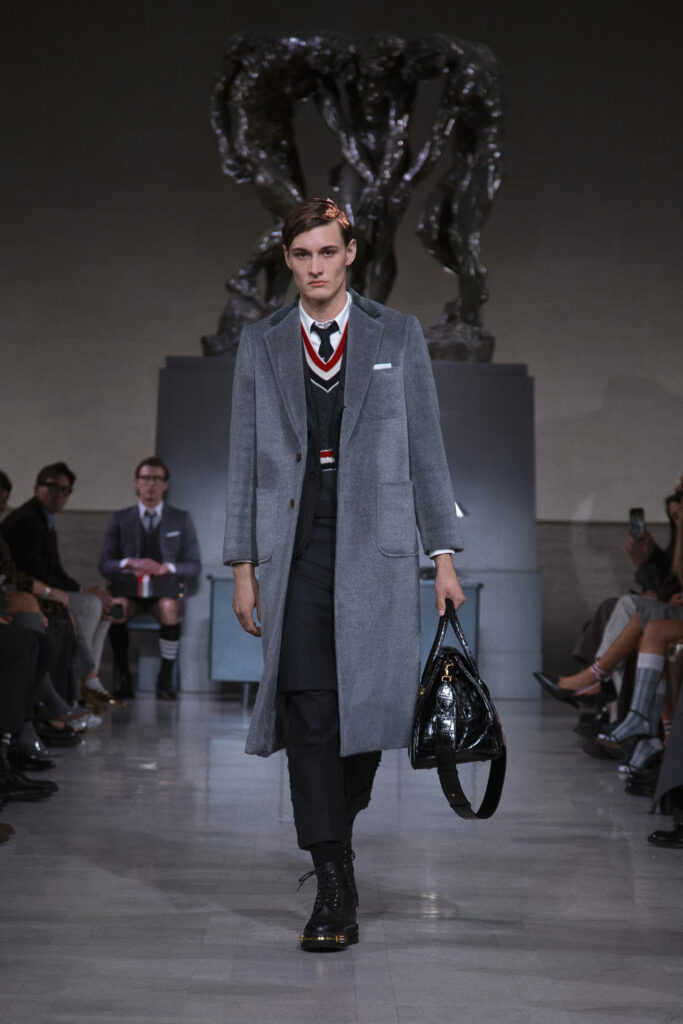 トム ブラウン(Thom Browne)、サンフランシスコで2026年秋コレクションを発表 10 LOOK01