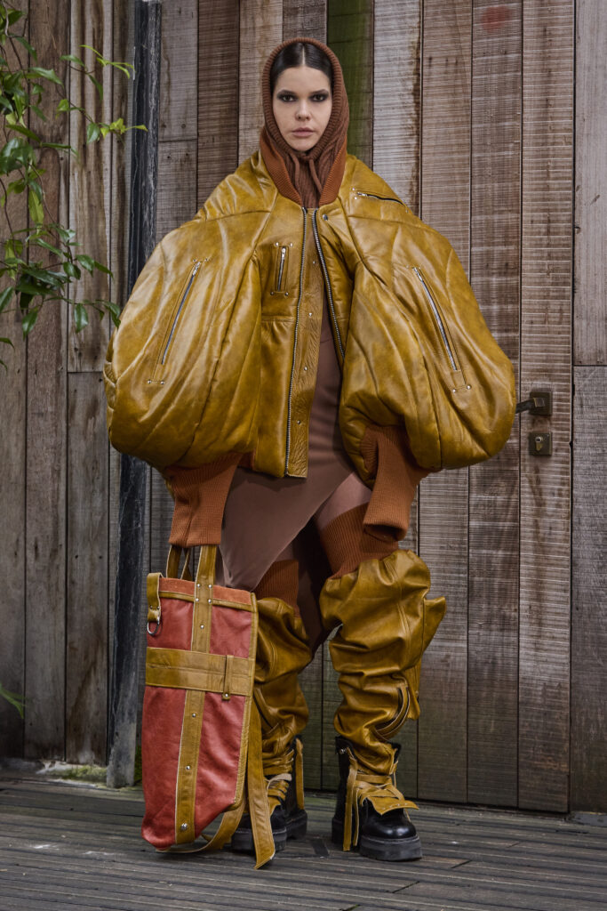 レオ プロスマン(Leo Prothmann)、2026年秋冬コレクション「CABAÑA」を発表 14 LeoProthman AW26 Look05
