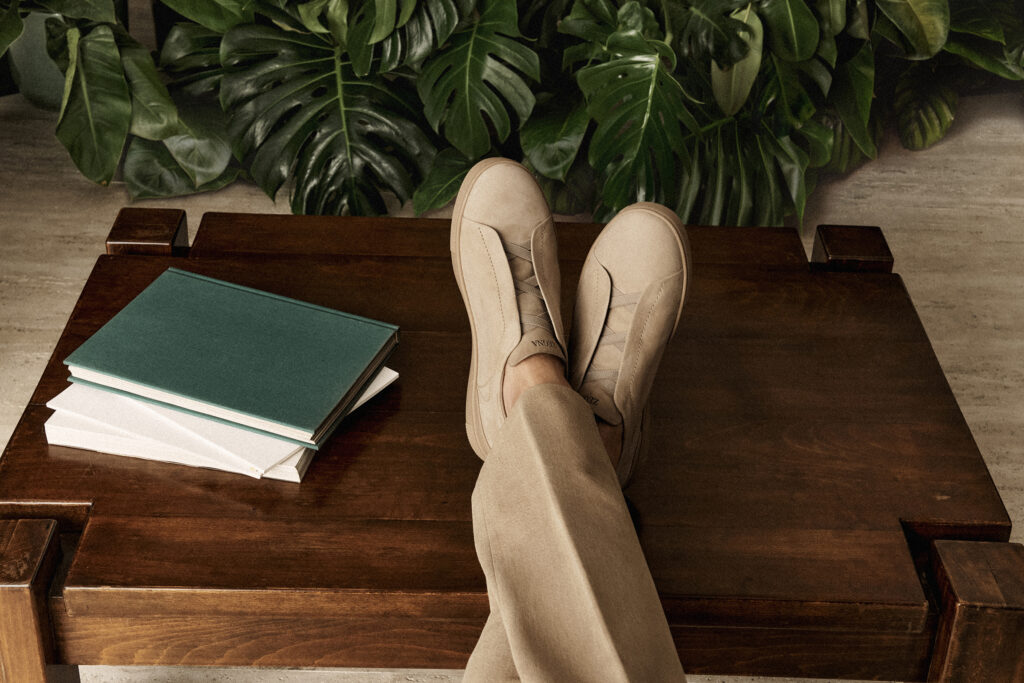 ゼニア(Zegna)、マッツ・ミケルセン起用の2026年春夏キャンペーン「WINTER GARDEN」を発表 11 MADS MIKKELSEN ZEGNA SPRING 2026 CAMPAIGN 7
