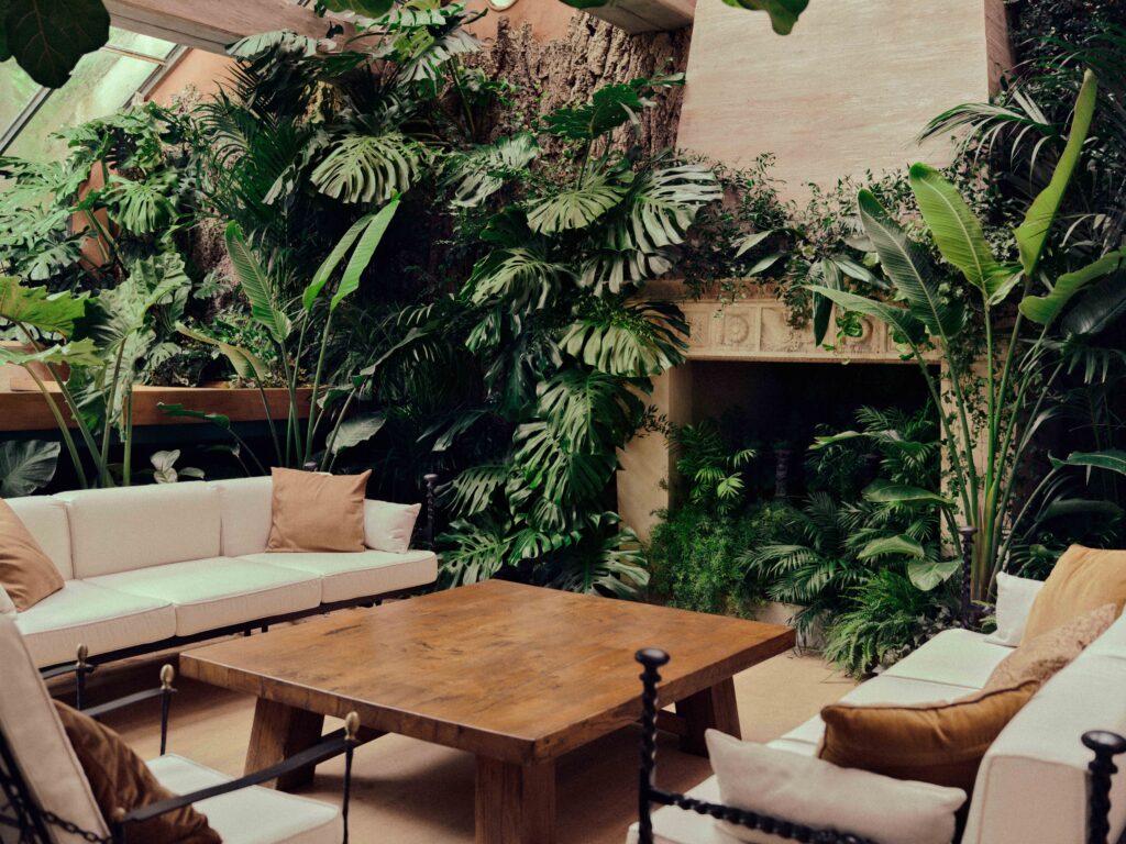 ゼニア(Zegna)、マッツ・ミケルセン起用の2026年春夏キャンペーン「WINTER GARDEN」を発表 9 ZEGNA GARDEN ATMOSPHERE 7
