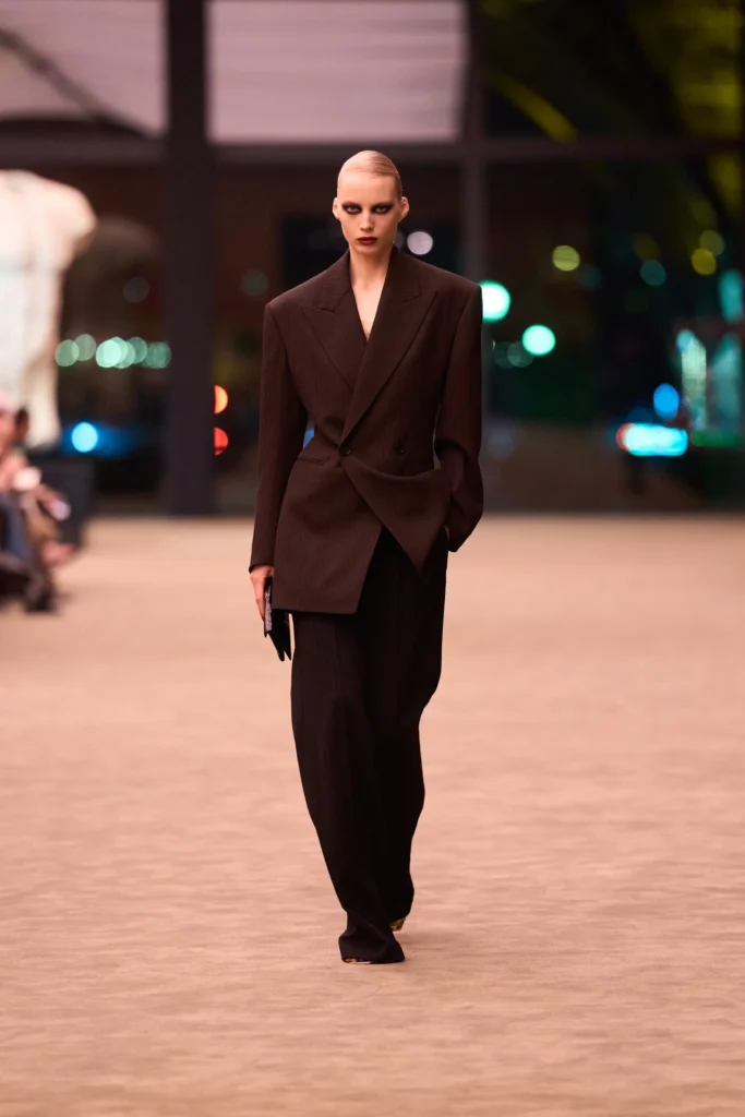 サンローラン(Saint Laurent)2026年秋冬:ヴァカレロが織りなす、夜の官能 18 00005 saint laurent fall 2026 ready to wear