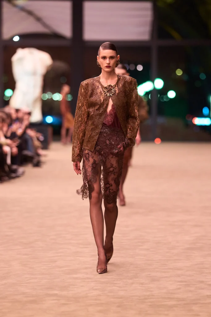 サンローラン(Saint Laurent)2026年秋冬:ヴァカレロが織りなす、夜の官能 20 00009 saint laurent fall 2026 ready to wear