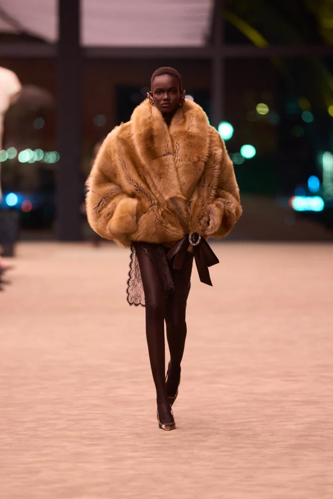サンローラン(Saint Laurent)2026年秋冬:ヴァカレロが織りなす、夜の官能 21 00014 saint laurent fall 2026 ready to wear