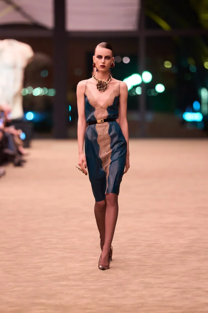 サンローラン(Saint Laurent)2026年秋冬:ヴァカレロが織りなす、夜の官能 23 00032 saint laurent fall 2026 ready to wear