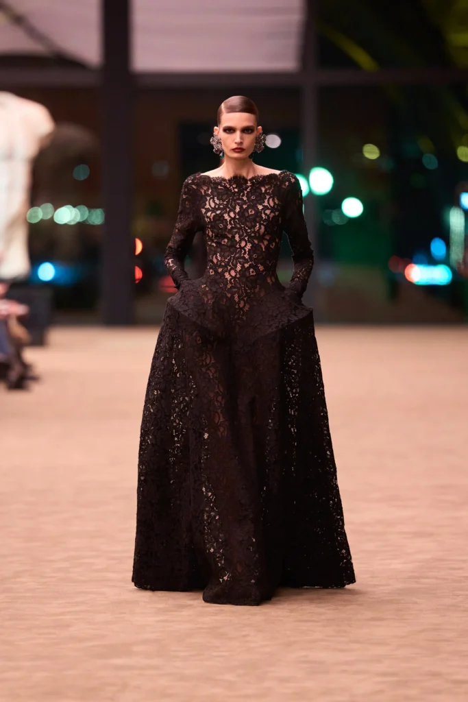 サンローラン(Saint Laurent)2026年秋冬:ヴァカレロが織りなす、夜の官能 25 00037 saint laurent fall 2026 ready to wear