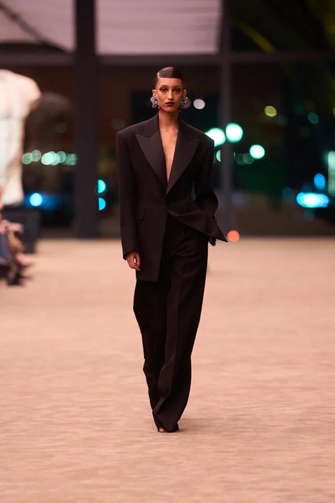 サンローラン(Saint Laurent)2026年秋冬:ヴァカレロが織りなす、夜の官能 27 00038 saint laurent fall 2026 ready to wear