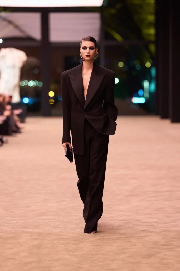 サンローラン(Saint Laurent)2026年秋冬:ヴァカレロが織りなす、夜の官能 30 00049 saint laurent fall 2026 ready to wear