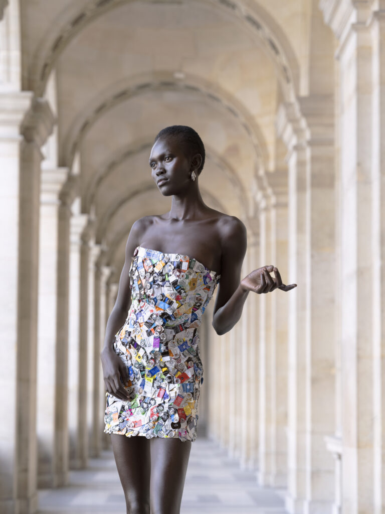 マリーン セル(Marine Serre)、ルーブル美術館とコラボした2026年秋冬「THE GRACE OF TIME」を発表 20 03 BUSTIER DRESS WITH RECYCLED PAINT TUBES