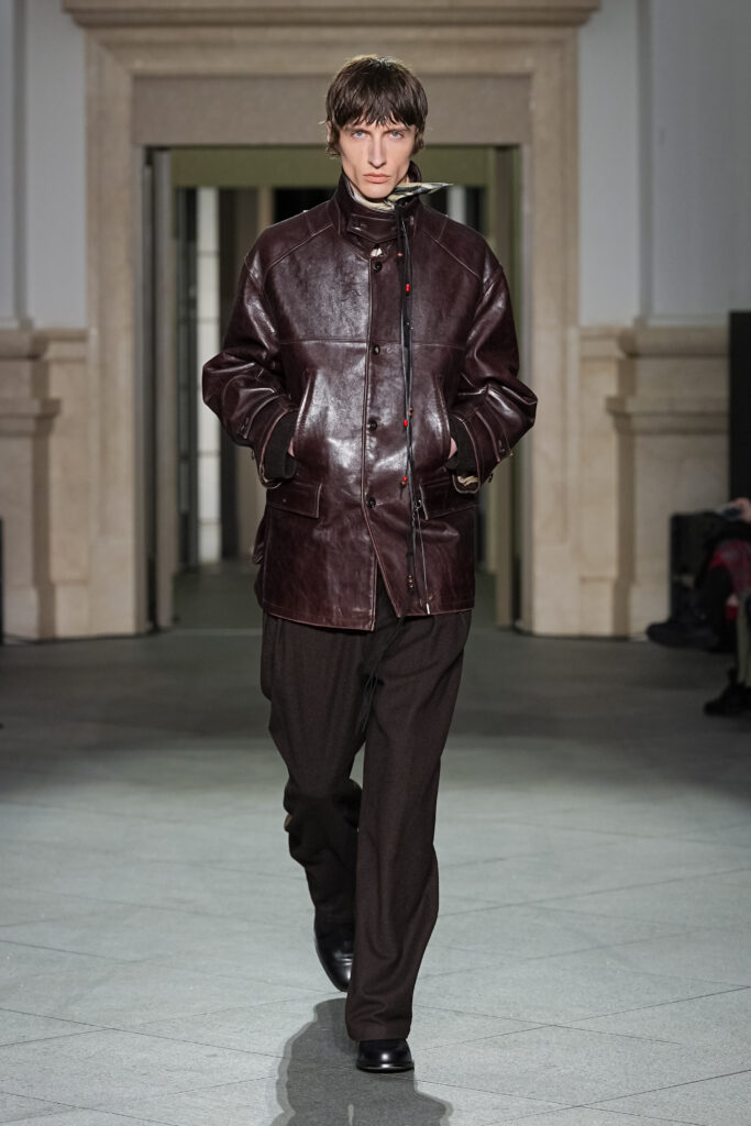 アンセルム(ANCELLM)2026年秋冬:未完成という哲学と時間が作る美しさ 15 ANCELLM 26 27aw LOOK1