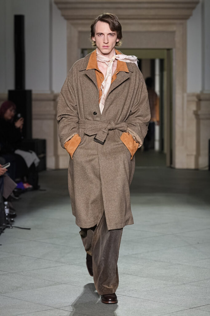 アンセルム(ANCELLM)2026年秋冬:未完成という哲学と時間が作る美しさ 20 ANCELLM 26 27aw LOOK26