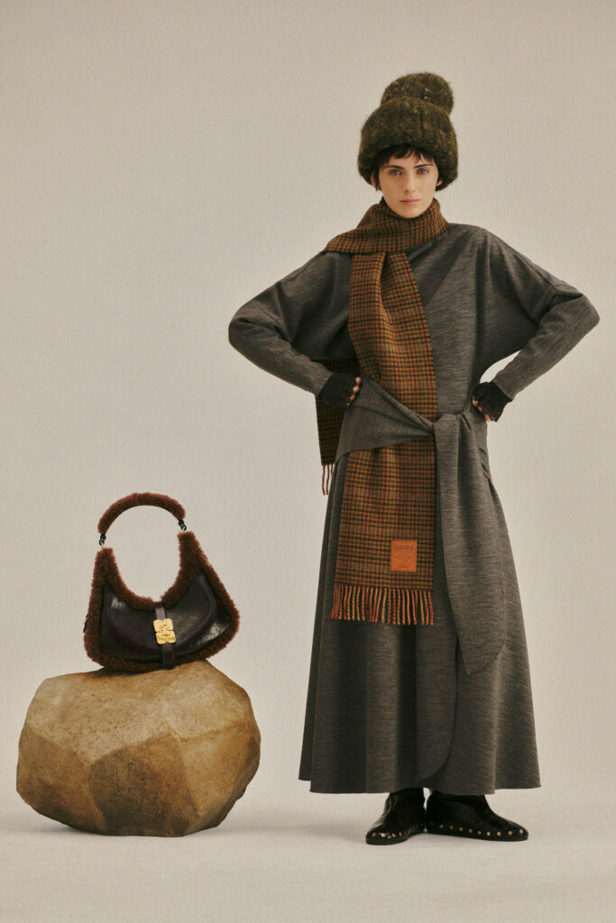 ガニー(Ganni)2026年秋冬:強さと脆さが共存する、北欧の美学 17 GANNI FW26 LOOKBOOK CHAUMONT ZAERPOUR 2X3 LOOK 18