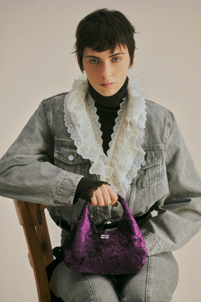 ガニー(Ganni)2026年秋冬:強さと脆さが共存する、北欧の美学 18 GANNI FW26 LOOKBOOK CHAUMONT ZAERPOUR 2X3 LOOK 27 DETAIL