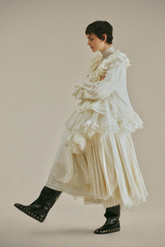 ガニー(Ganni)2026年秋冬:強さと脆さが共存する、北欧の美学 12 GANNI FW26 LOOKBOOK CHAUMONT ZAERPOUR 2X3 LOOK 5