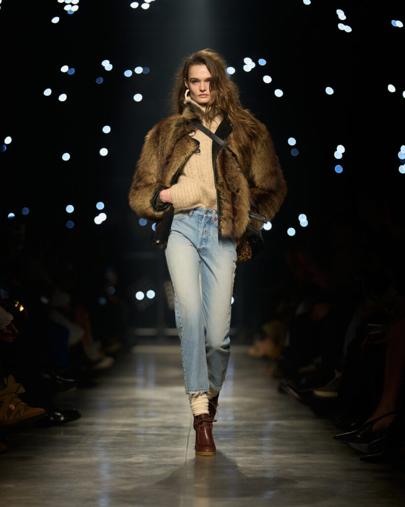 イザベル マラン(Isabel Marant)2026年秋冬:夜を駆ける“ガールズギャング” 22 ISABEL MARANT W26 RUN SILHOUETTE LOOK 013 4x5