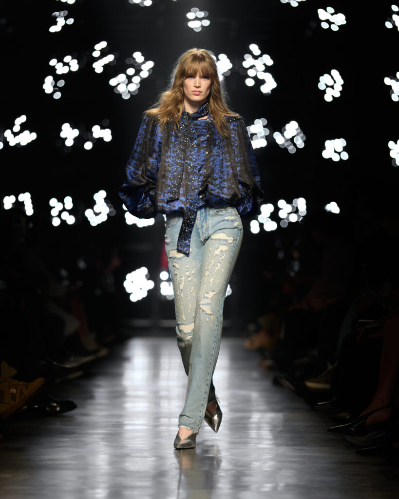 イザベル マラン(Isabel Marant)2026年秋冬:夜を駆ける“ガールズギャング” 27 ISABEL MARANT W26 RUN SILHOUETTE LOOK 014 4x5