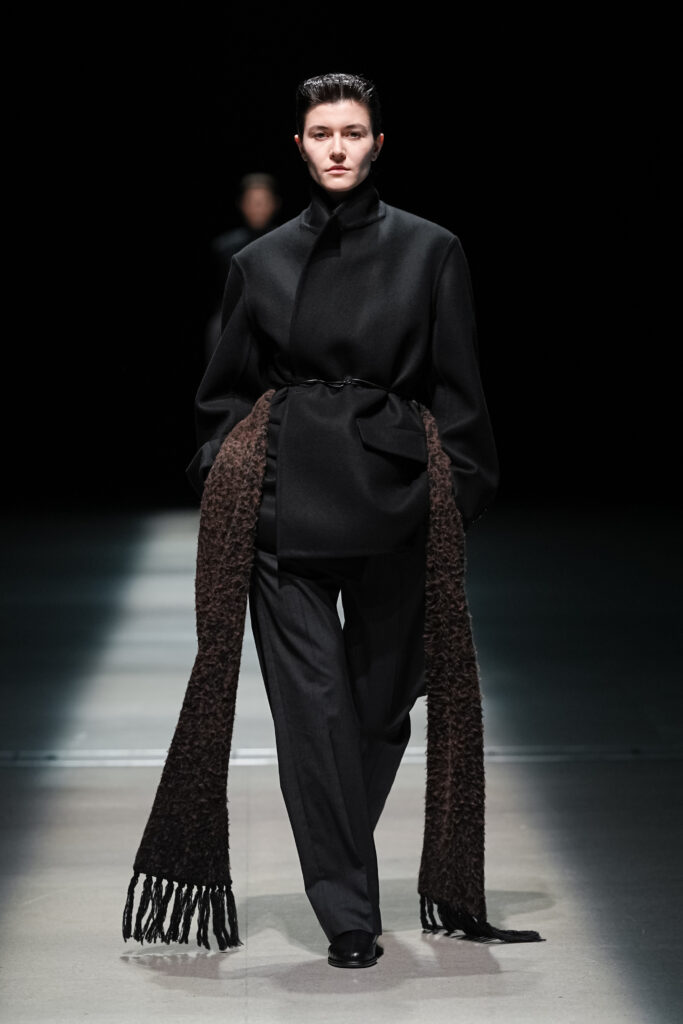 ヨーク(YOKE)2026年秋冬:パリを経て、東京で初のウィメンズラインを発表 23 YOKE 26AW LOOK 23