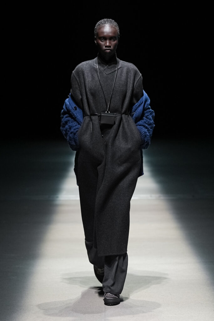 ヨーク(YOKE)2026年秋冬:パリを経て、東京で初のウィメンズラインを発表 24 YOKE 26AW LOOK 25