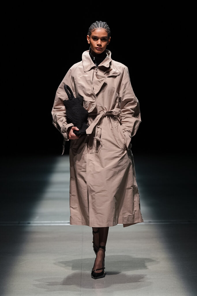 ヨーク(YOKE)2026年秋冬:パリを経て、東京で初のウィメンズラインを発表 20 YOKE 26AW LOOK 4