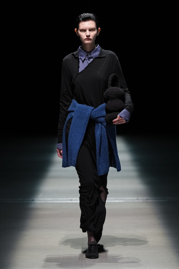 ヨーク(YOKE)2026年秋冬:パリを経て、東京で初のウィメンズラインを発表 17 YOKE 26AW LOOK 5