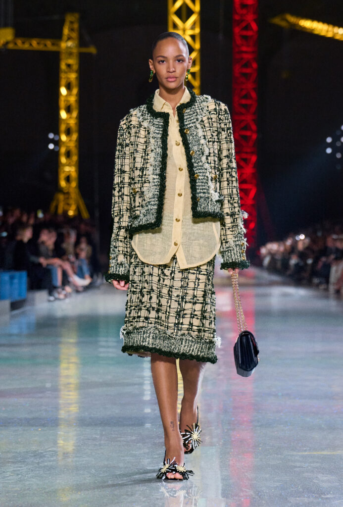 シャネル(CHANEL)2026年秋冬:世界中を熱狂させるブレイジーの第二章 19 chanel fw26 copyright chanel look 25 1 HD