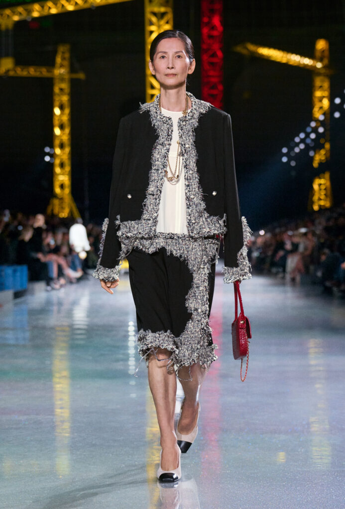 シャネル(CHANEL)2026年秋冬:世界中を熱狂させるブレイジーの第二章 20 chanel fw26 copyright chanel look 28 1 HD