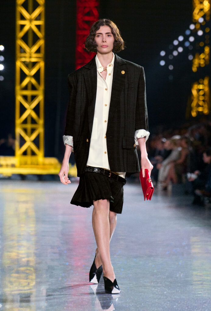 シャネル(CHANEL)2026年秋冬:世界中を熱狂させるブレイジーの第二章 21 chanel fw26 copyright chanel look 30 1 HD