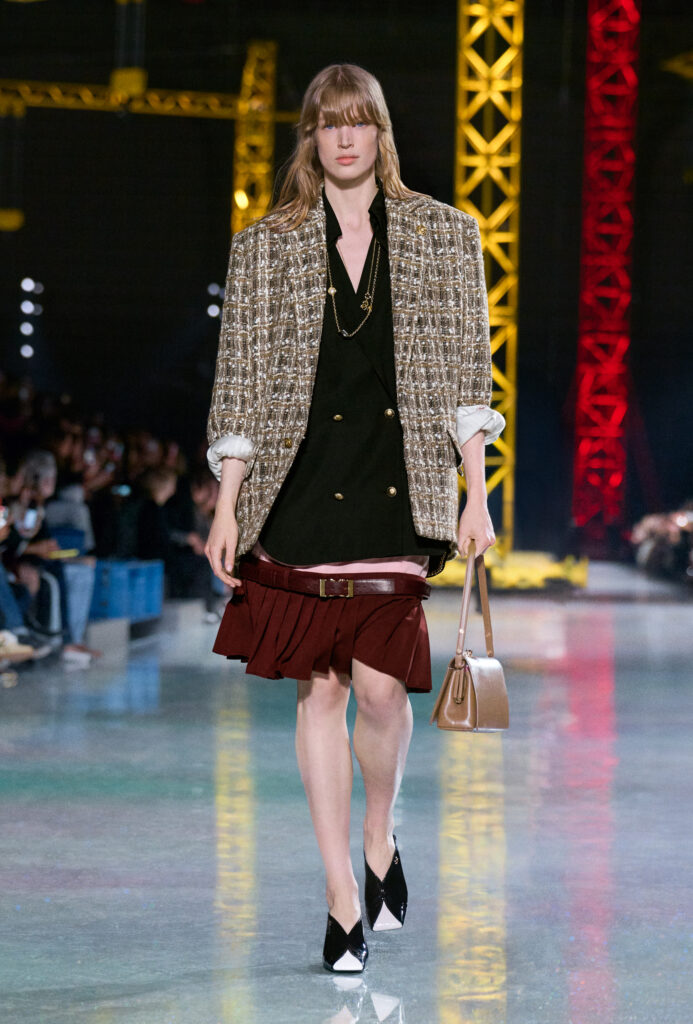 マチュー・ブレイジー(Matthieu Blazy)は、如何にして「シャネルの歴史」を更新しているのか? 7 chanel fw26 copyright chanel look 31 1 HD