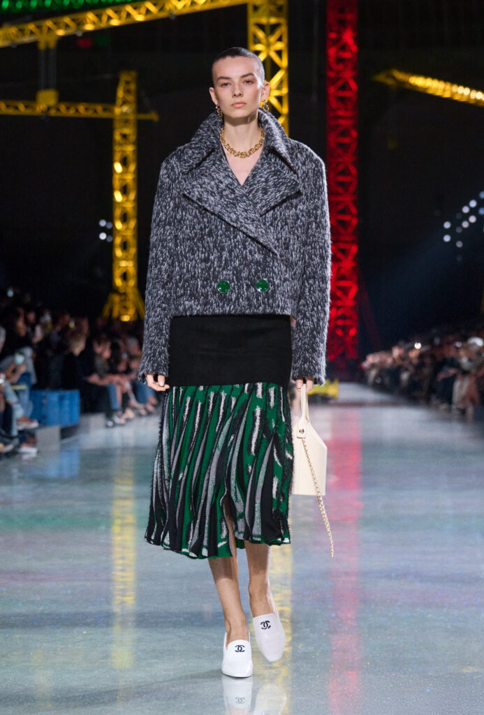 マチュー・ブレイジー(Matthieu Blazy)は、如何にして「シャネルの歴史」を更新しているのか? 8 chanel fw26 copyright chanel look 53 1 HD