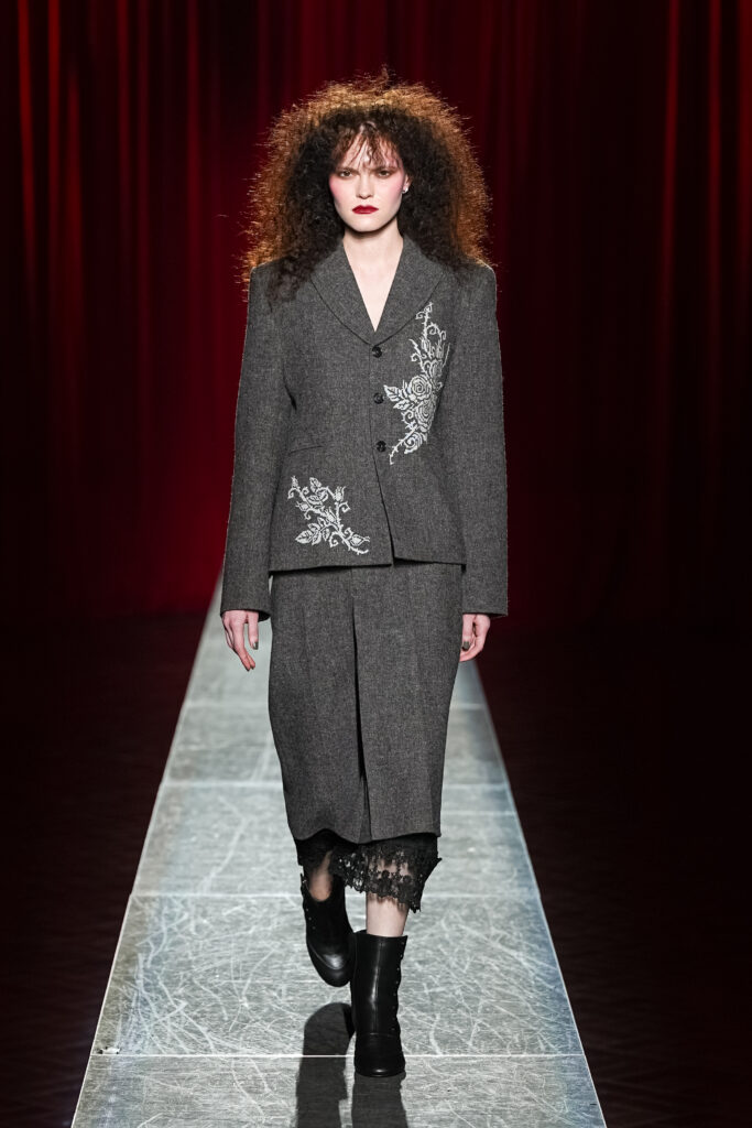 ヴィヴィアーノ(VIVIANO)2026年秋冬コレクションが提示する「アイデンティティの余白」 20 viviano 26 27aw 2×3 003