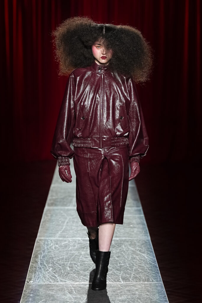 ヴィヴィアーノ(VIVIANO)2026年秋冬コレクションが提示する「アイデンティティの余白」 23 viviano 26 27aw 2×3 011