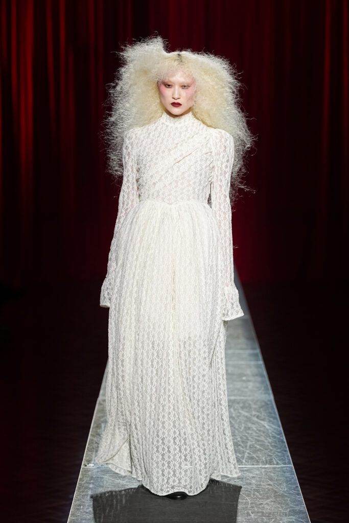 ヴィヴィアーノ(VIVIANO)2026年秋冬コレクションが提示する「アイデンティティの余白」 27 viviano 26 27aw 2×3 014