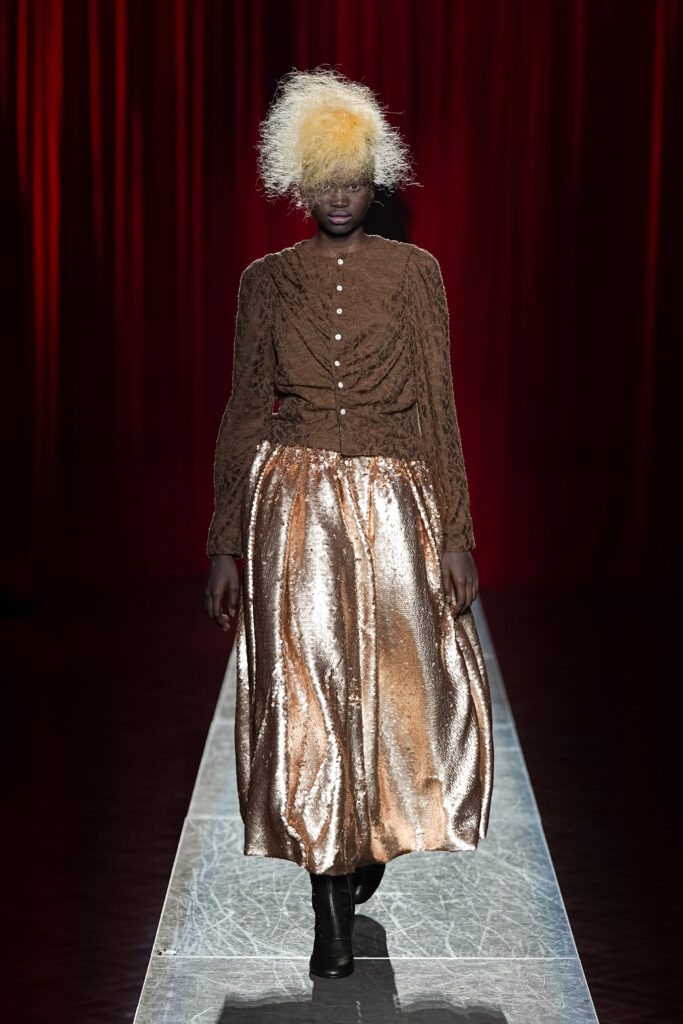 ヴィヴィアーノ(VIVIANO)2026年秋冬コレクションが提示する「アイデンティティの余白」 25 viviano 26 27aw 2×3 023