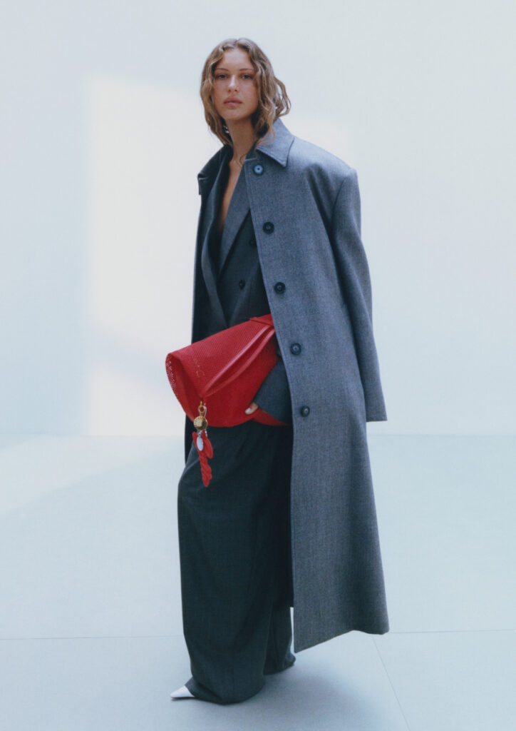 『H&M × ステラ マッカートニー』20周年記念コレクションを発表、ブランド25年の美学を凝縮 9 2023 HM SMC PR Portrait A4 RGB 260217 5
