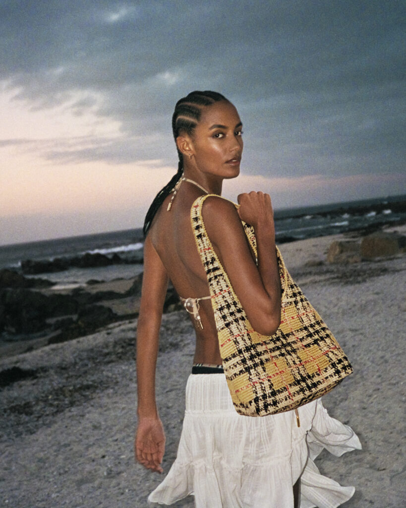 バーバリー(Burberry)、2026年ハイサマーコレクションを発表:英国の“リド文化”を舞台に、夏の記憶を再構築 10 main 4
