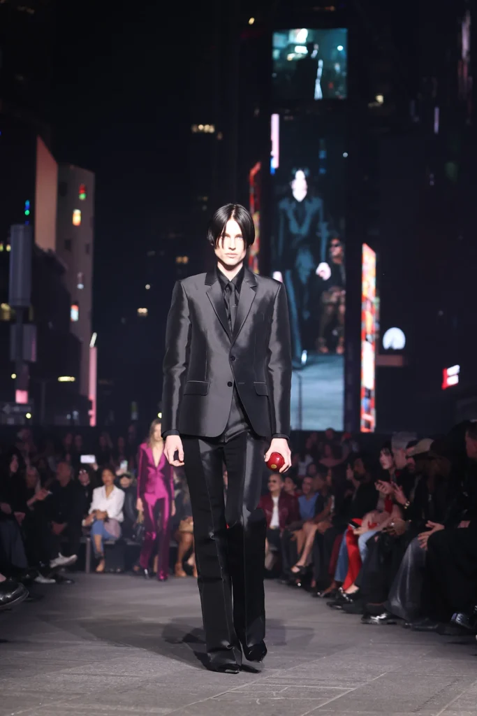 00001 gucci resort 2027