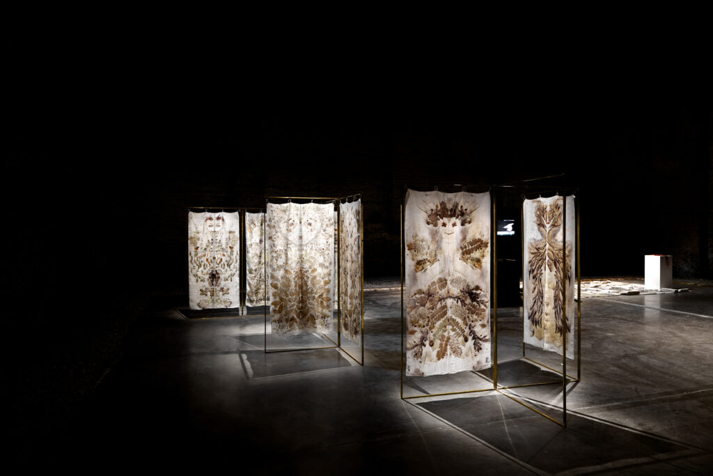 ゼニア(ZEGNA)、「ゼニアート」の一環として第61回ヴェネチア・ビエンナーレ国際美術展 イタリア館のメインスポンサーに就任 7 CHIARA CAMONI PADIGLIONE ITALIA ZEGNA SPONSORSHIP BIENNALE VENEZIA2