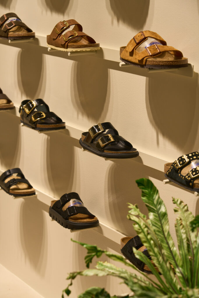 ビルケンシュトック(BIRKENSTOCK)、京都・寺町京極商店街に新コンセプトストアをオープン 8 DSC8163