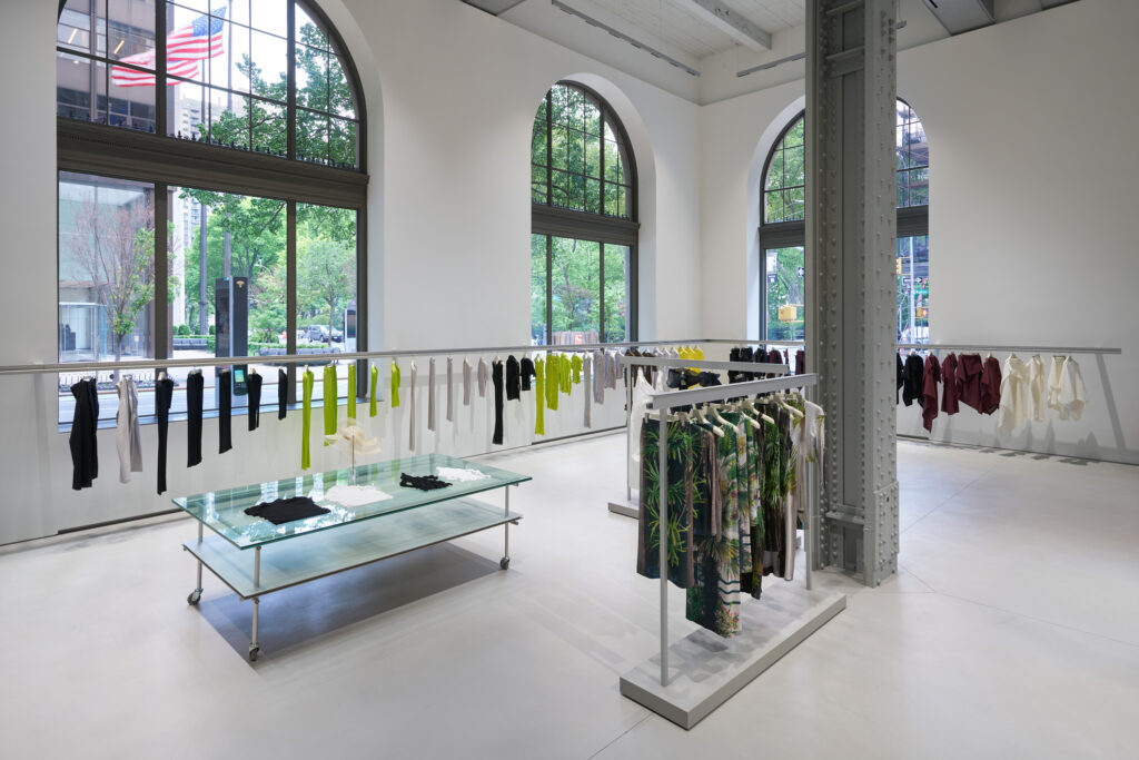 イッセイ ミヤケ(ISSEY MIYAKE)、ニューヨークに世界最大の新旗艦店をオープン:建築・工芸・未来性が交差する拠点に 5 IM NOMAD NY 03
