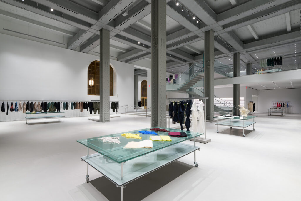 イッセイ ミヤケ(ISSEY MIYAKE)、ニューヨークに世界最大の新旗艦店をオープン:建築・工芸・未来性が交差する拠点に 7 IM NOMAD NY 04