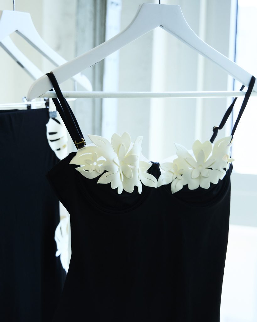 2606120 White 0086