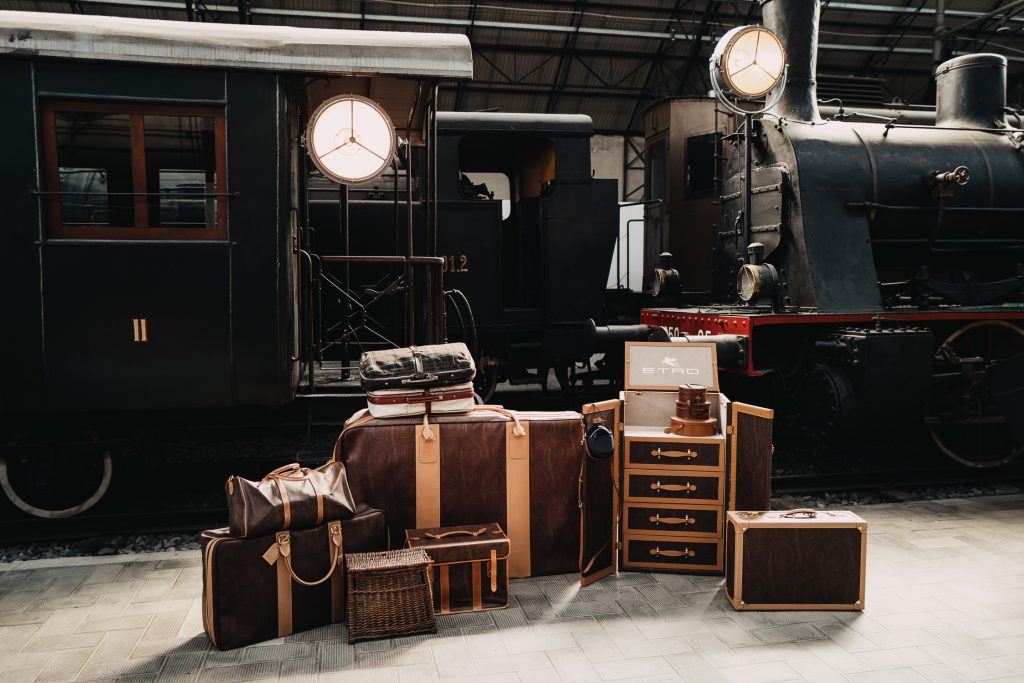 エトロ(ETRO)、2027年春夏メンズ「Extraordinary Journeys」:旅と自由な精神を再解釈 8 ETROSS27 SET UP 4