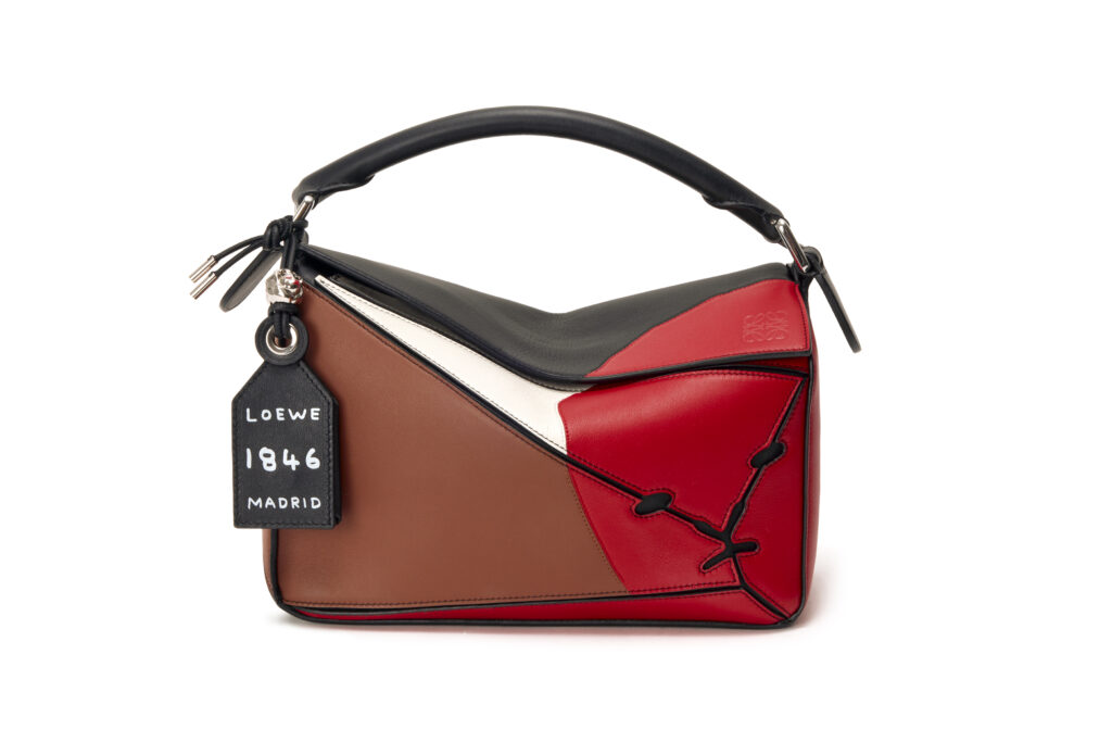ロエベ(LOEWE)、創業180周年を記念したグローバルキャンペーンを発表 16 LOEWE 180 ANNIVERSARY SMALL PUZZLE BAG IN INTARSIO CALF
