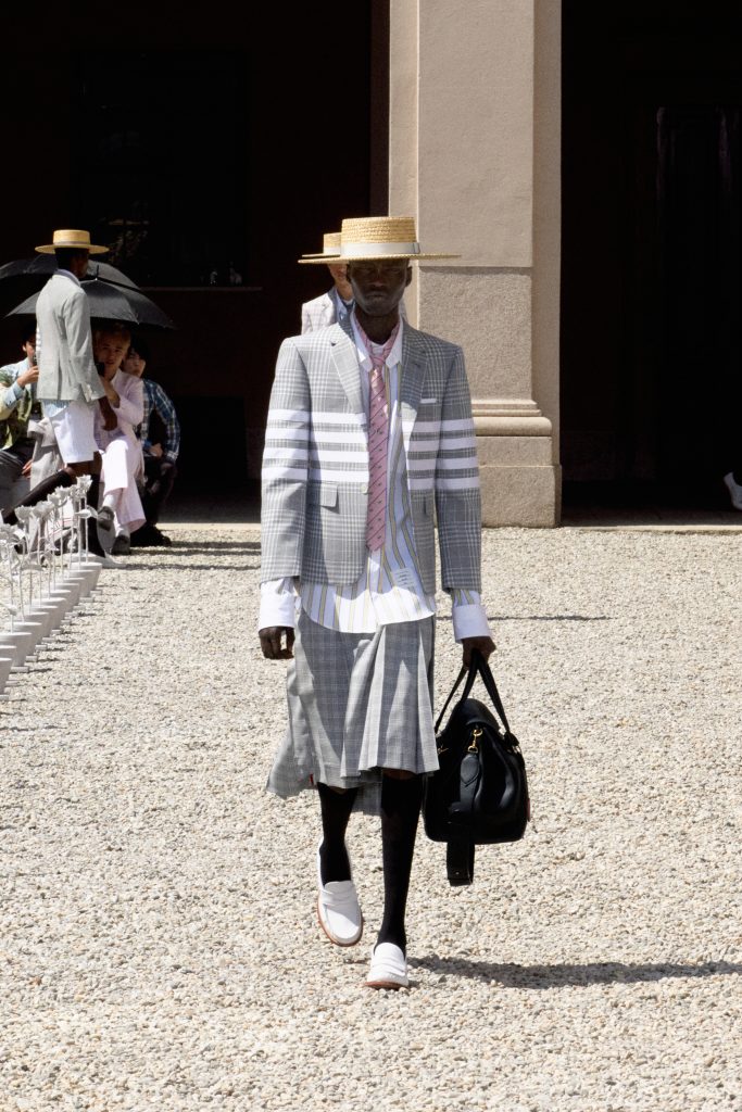 トム ブラウン(Thom Browne)2027年春夏:ミラノで咲いた“春の庭園”、軽やかに進化するブランドコード 20 LOOK 08 2x3