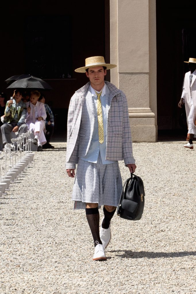 トム ブラウン(Thom Browne)2027年春夏:ミラノで咲いた“春の庭園”、軽やかに進化するブランドコード 25 LOOK 11 2x3